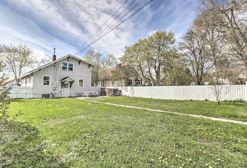 Luxe Glacier Getaway: Walk To Downtown Kalispell!