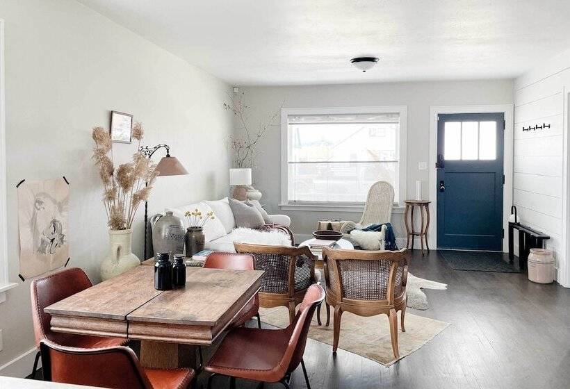 Luxe Glacier Getaway: Walk To Downtown Kalispell!