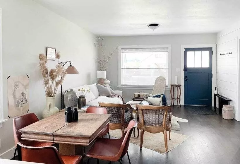 Luxe Glacier Getaway: Walk To Downtown Kalispell!