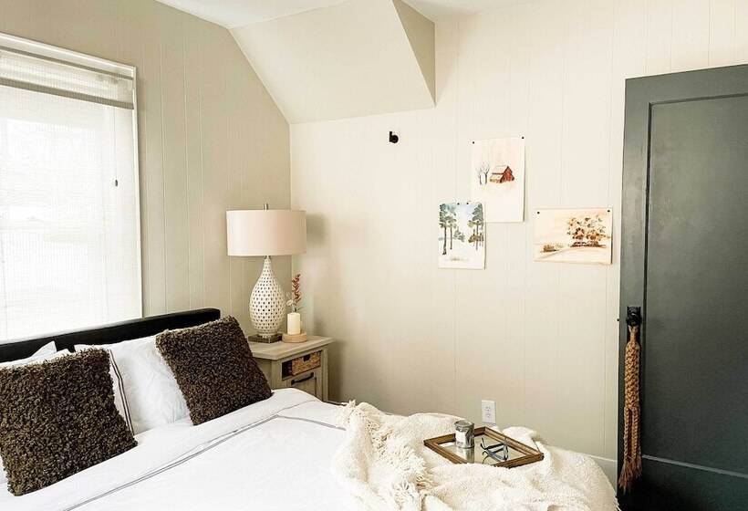 Luxe Glacier Getaway: Walk To Downtown Kalispell!