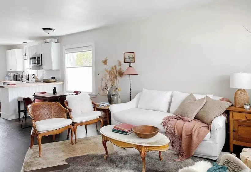 Luxe Glacier Getaway: Walk To Downtown Kalispell!