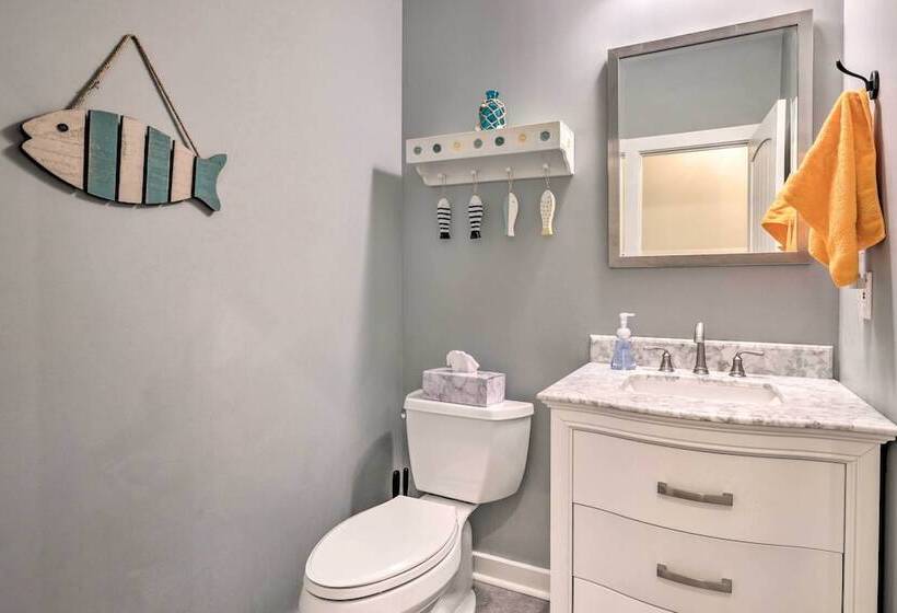 Modern Tims Ford Lake Home W/ Private Dock & Pool!