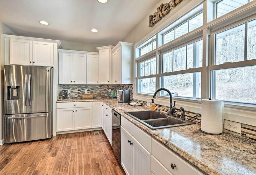 Modern Tims Ford Lake Home W/ Private Dock & Pool!