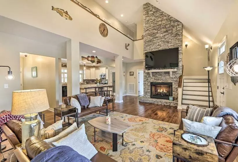 Modern Tims Ford Lake Home W/ Private Dock & Pool!