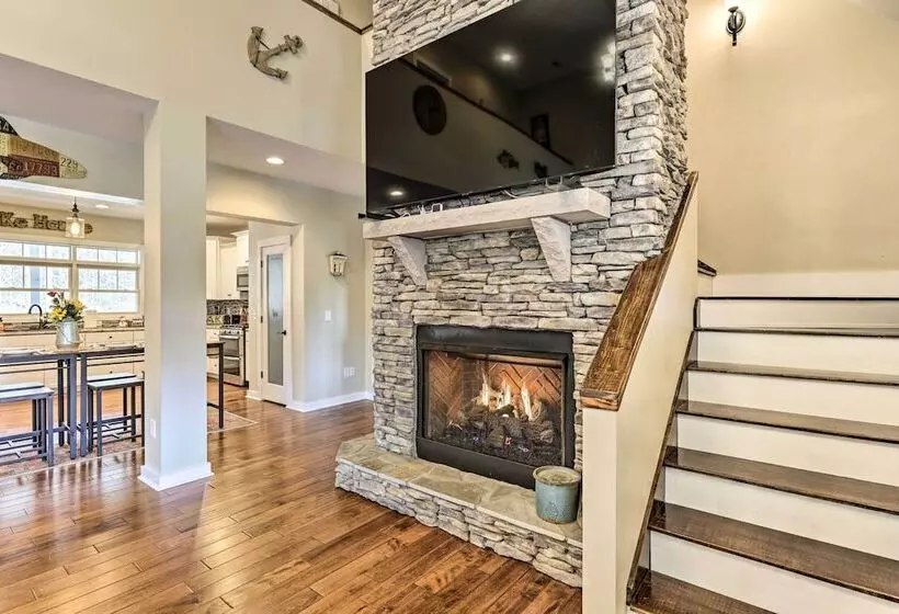 Modern Tims Ford Lake Home W/ Private Dock & Pool!