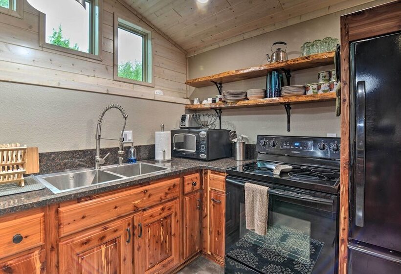 Modern Arcadia Farmhouse On 80 Acres W/ Fire Pit!