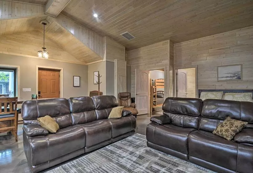 Modern Arcadia Farmhouse On 80 Acres W/ Fire Pit!