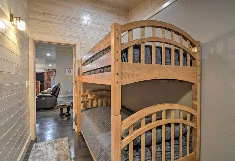 Modern Arcadia Farmhouse On 80 Acres W/ Fire Pit!