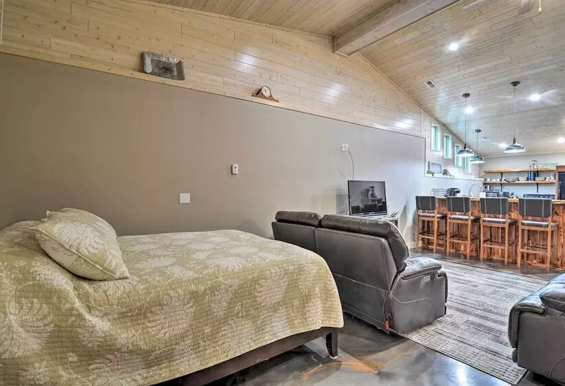 Modern Arcadia Farmhouse On 80 Acres W/ Fire Pit!