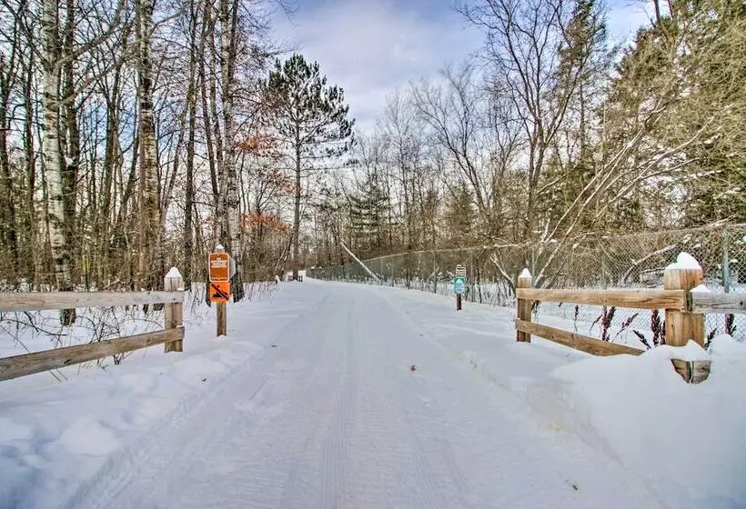 Modern Crosby Retreat < 1 Mi To Serpent Lake!