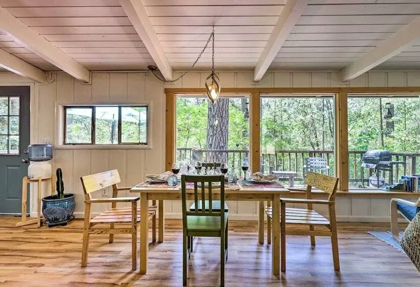 Loch Lomond Cabin W/ Hot Tub, Near Wineries!