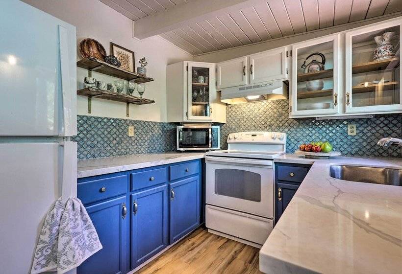 Loch Lomond Cabin W/ Hot Tub, Near Wineries!