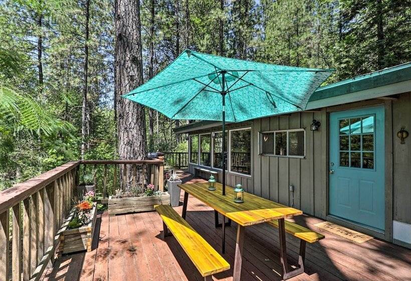 Loch Lomond Cabin W/ Hot Tub, Near Wineries!