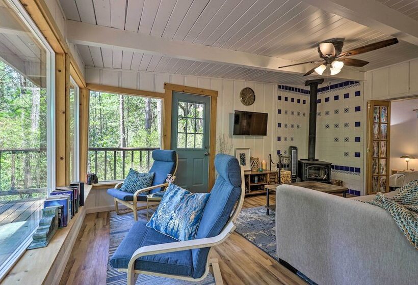 Loch Lomond Cabin W/ Hot Tub, Near Wineries!