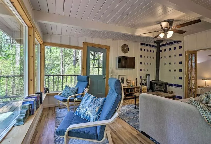 Loch Lomond Cabin W/ Hot Tub, Near Wineries!