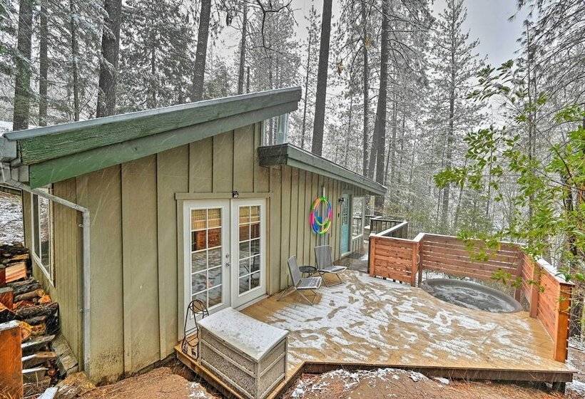 Loch Lomond Cabin W/ Hot Tub, Near Wineries!