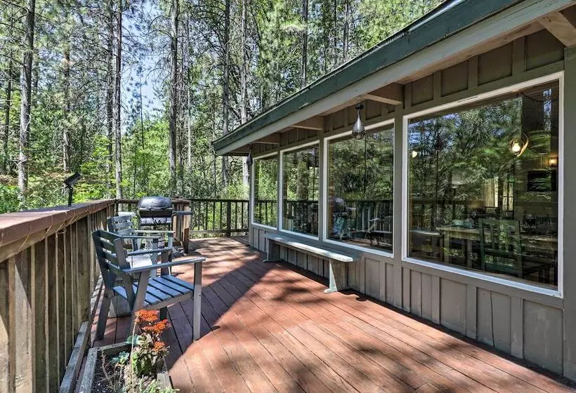 Loch Lomond Cabin W/ Hot Tub, Near Wineries!