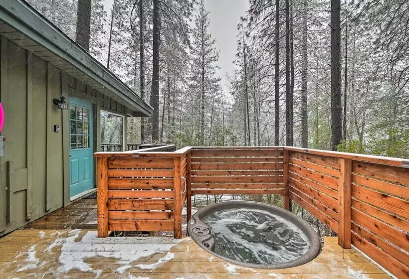 Loch Lomond Cabin W/ Hot Tub, Near Wineries!