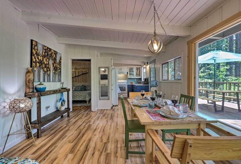 Loch Lomond Cabin W/ Hot Tub, Near Wineries!