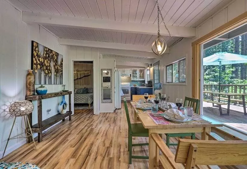 Loch Lomond Cabin W/ Hot Tub, Near Wineries!