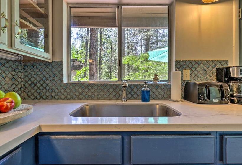 Loch Lomond Cabin W/ Hot Tub, Near Wineries!