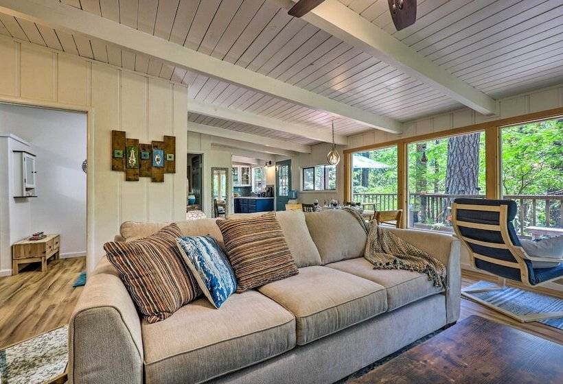 Loch Lomond Cabin W/ Hot Tub, Near Wineries!