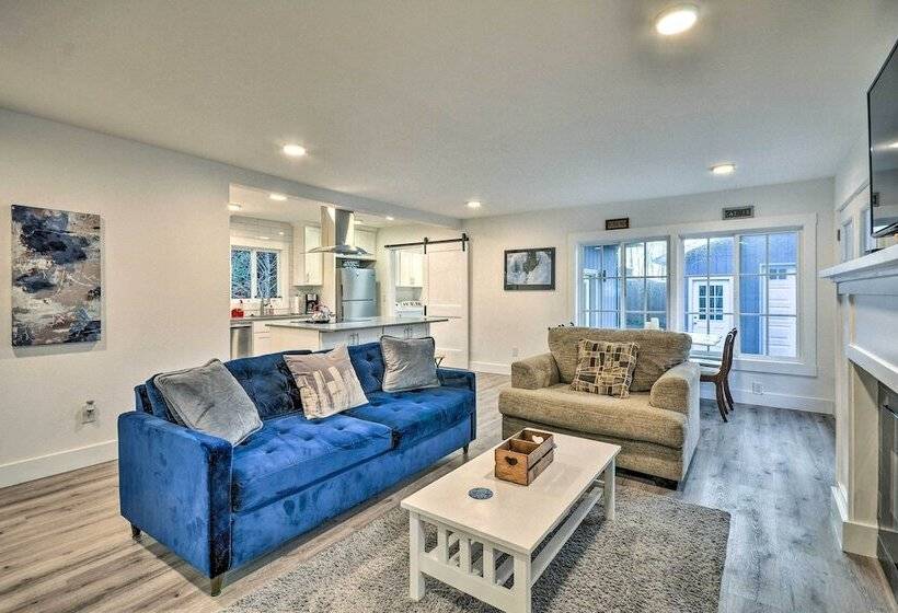 Modern Oregon House   1/2 Mi From Rockaway Beach!