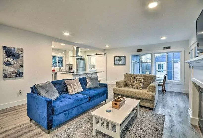 Modern Oregon House   1/2 Mi From Rockaway Beach!