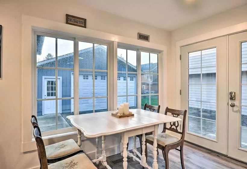 Modern Oregon House   1/2 Mi From Rockaway Beach!