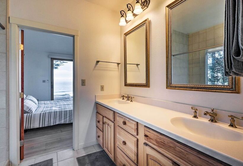 Oceanfront Point Arena House W/ Lovely Deck!