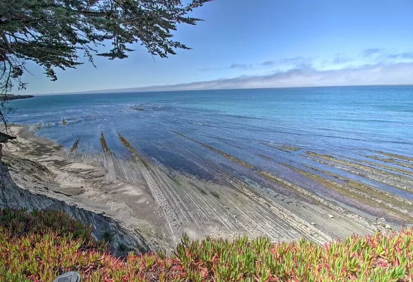 Oceanfront Point Arena House W/ Lovely Deck!
