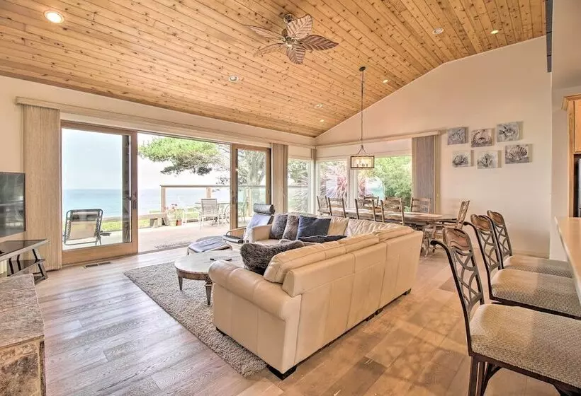 Oceanfront Point Arena House W/ Lovely Deck!