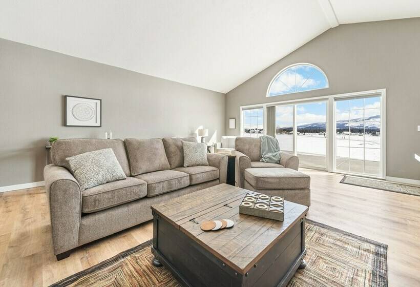 Oldtown Home W/ Private Yard + Mountain Views