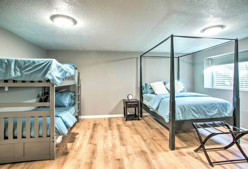 Oldtown Home W/ Private Yard + Mountain Views