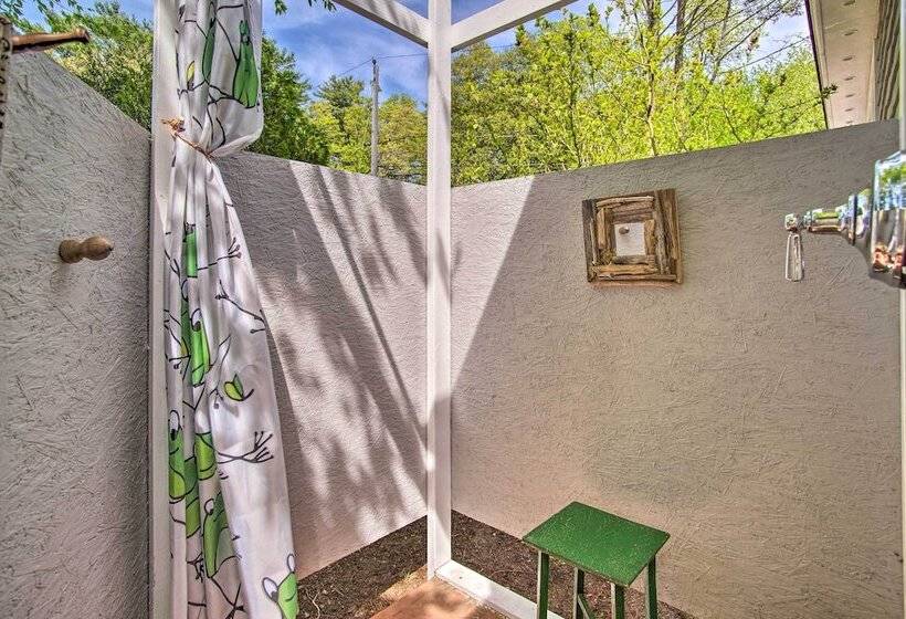 Peaceful Long Pond Cottage W/ Dock & Views