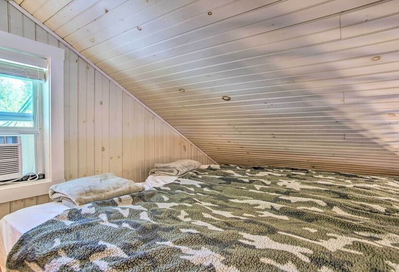 Peaceful Long Pond Cottage W/ Dock & Views