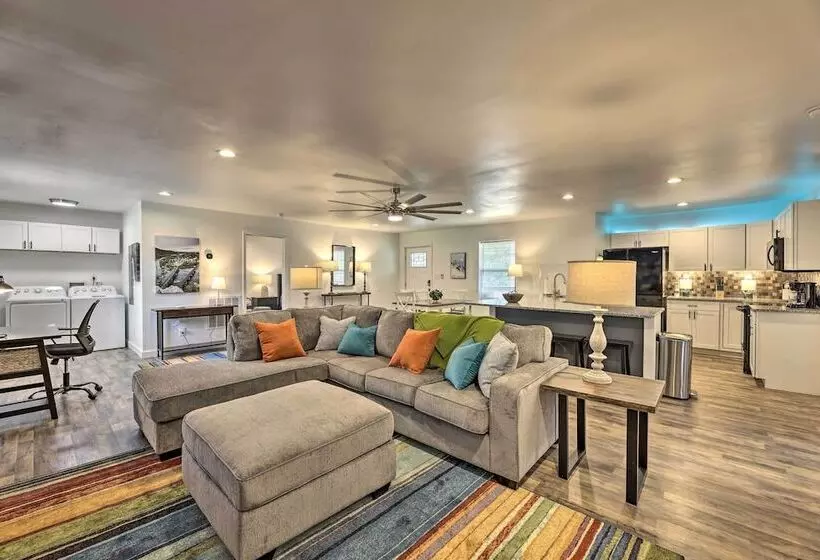 Pet Friendly Digs W/ Fire Pit & Large Yard!