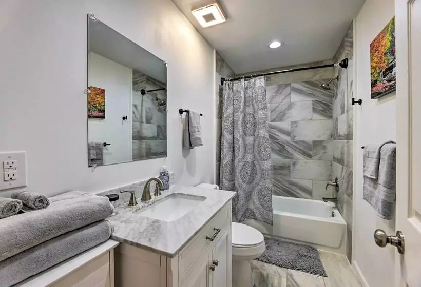 Pet Friendly Digs W/ Fire Pit & Large Yard!