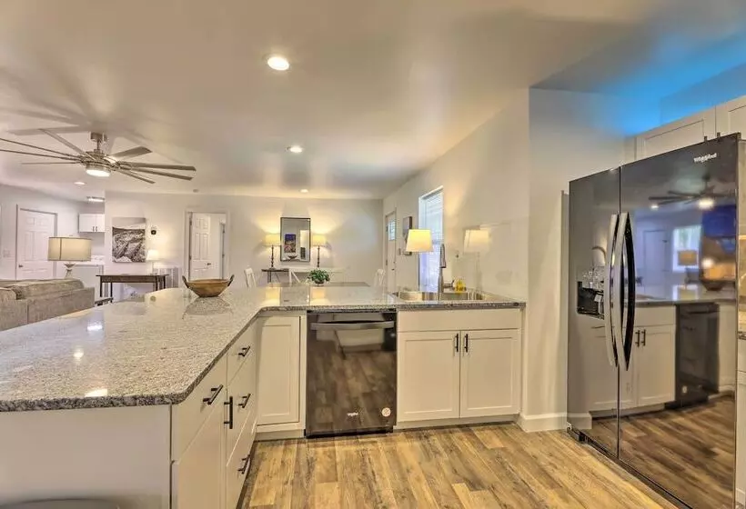 Pet Friendly Digs W/ Fire Pit & Large Yard!