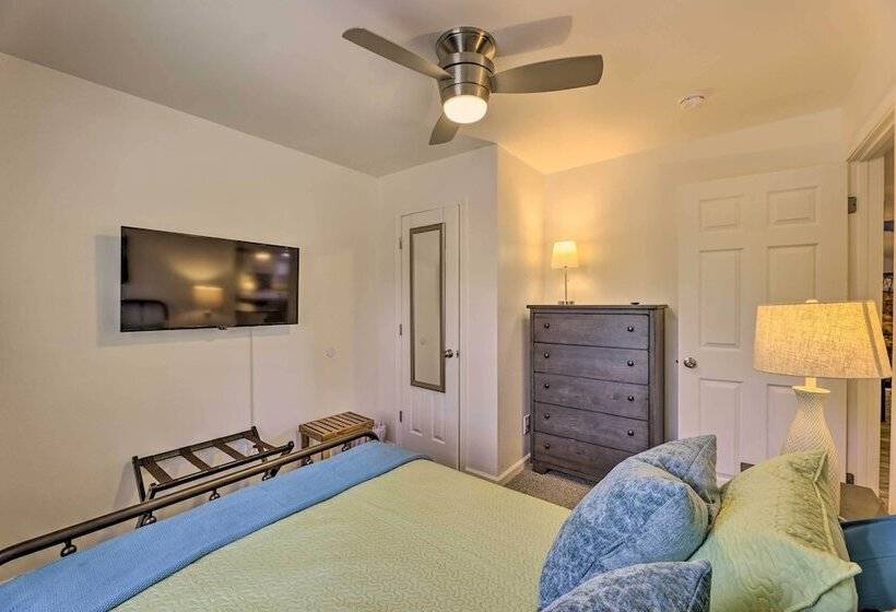 Pet Friendly Digs W/ Fire Pit & Large Yard!