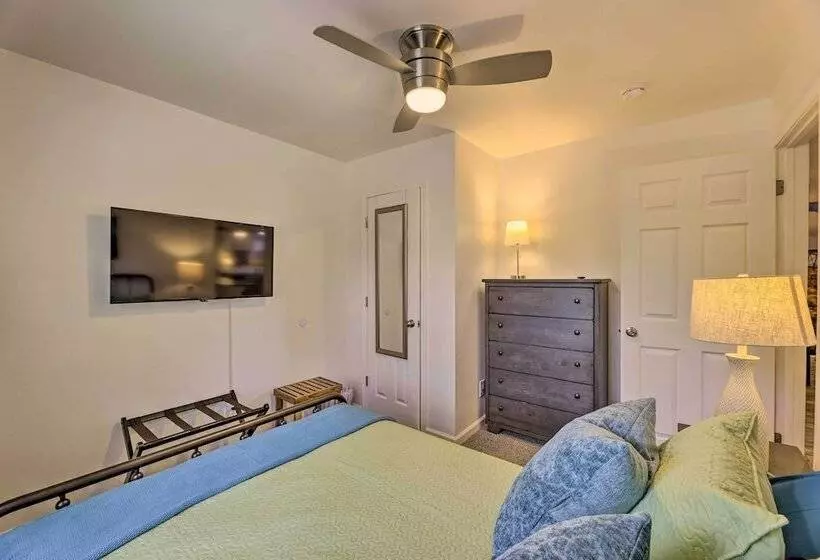 Pet Friendly Digs W/ Fire Pit & Large Yard!