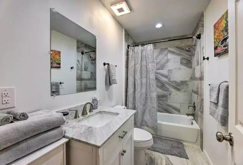 Pet Friendly Digs W/ Fire Pit & Large Yard!