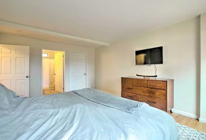 Pet Friendly Lebanon House W/ Lake Access!