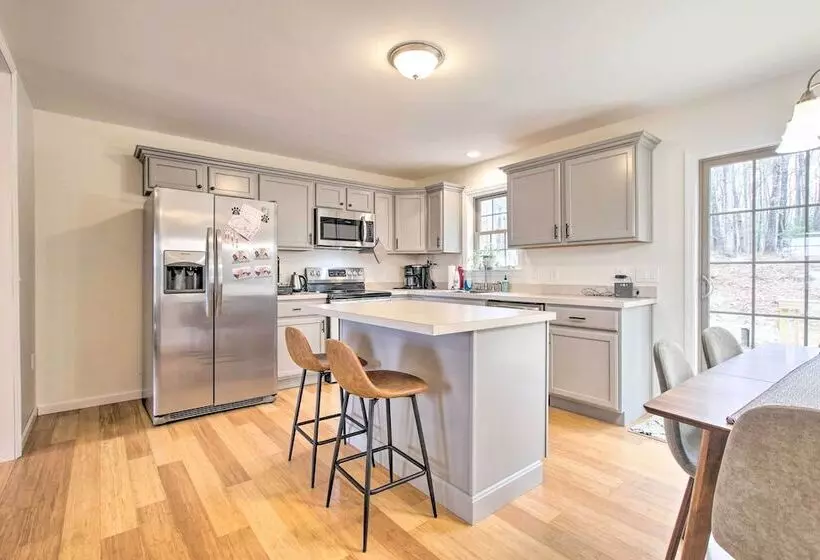 Pet Friendly Lebanon House W/ Lake Access!