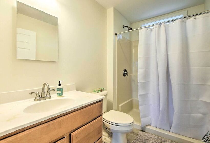 Pet Friendly Lebanon House W/ Lake Access!