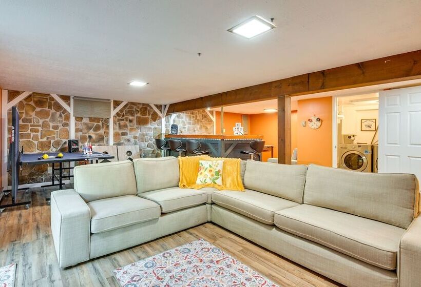 Poconos Home W/ Hot Tub, Game Room & Lake Access!