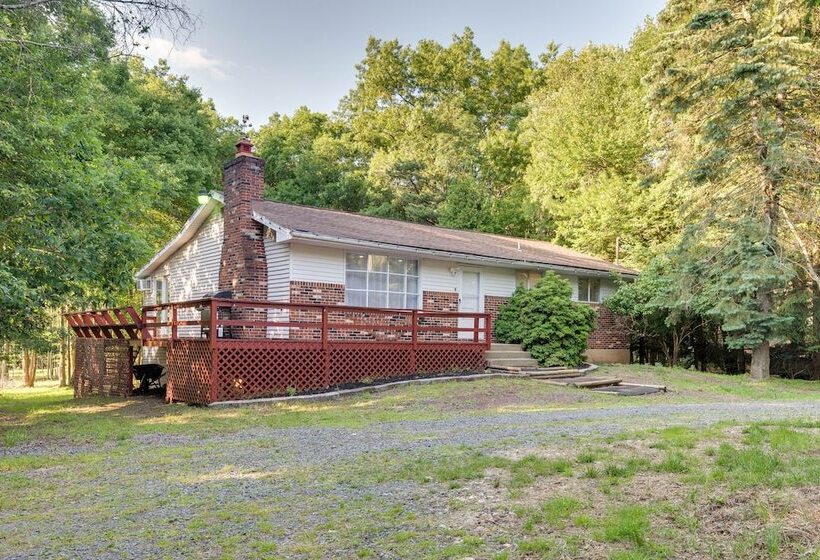 Poconos Home W/ Hot Tub, Game Room & Lake Access!