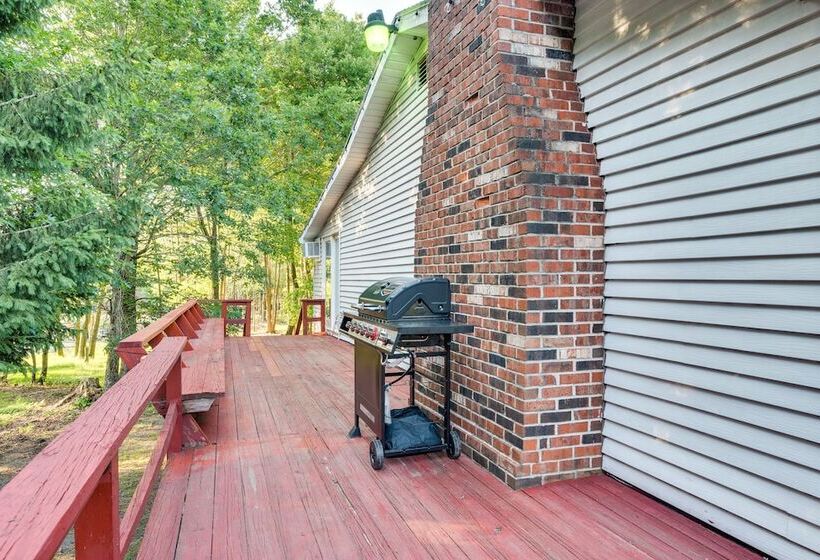 Poconos Home W/ Hot Tub, Game Room & Lake Access!