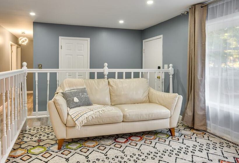 Poconos Home W/ Hot Tub, Game Room & Lake Access!