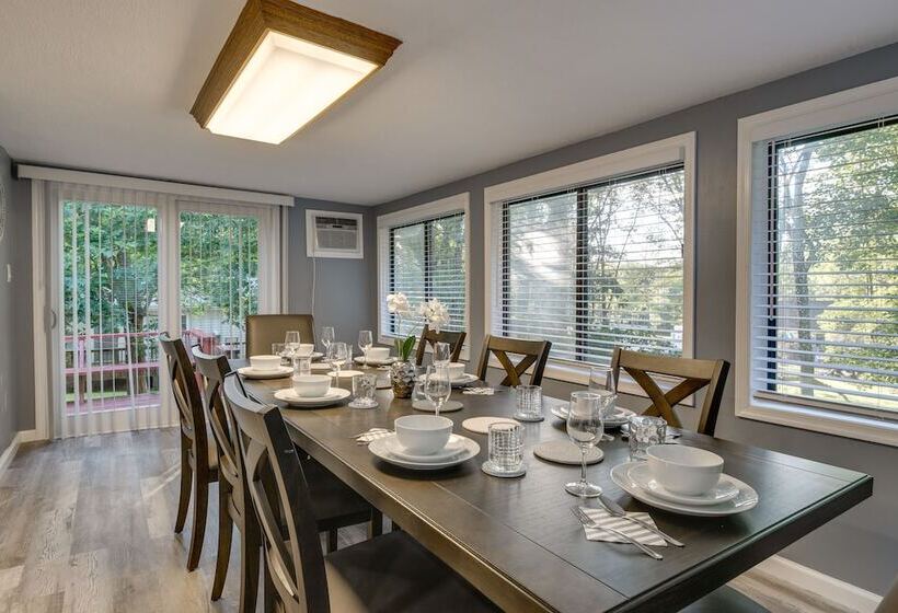 Poconos Home W/ Hot Tub, Game Room & Lake Access!